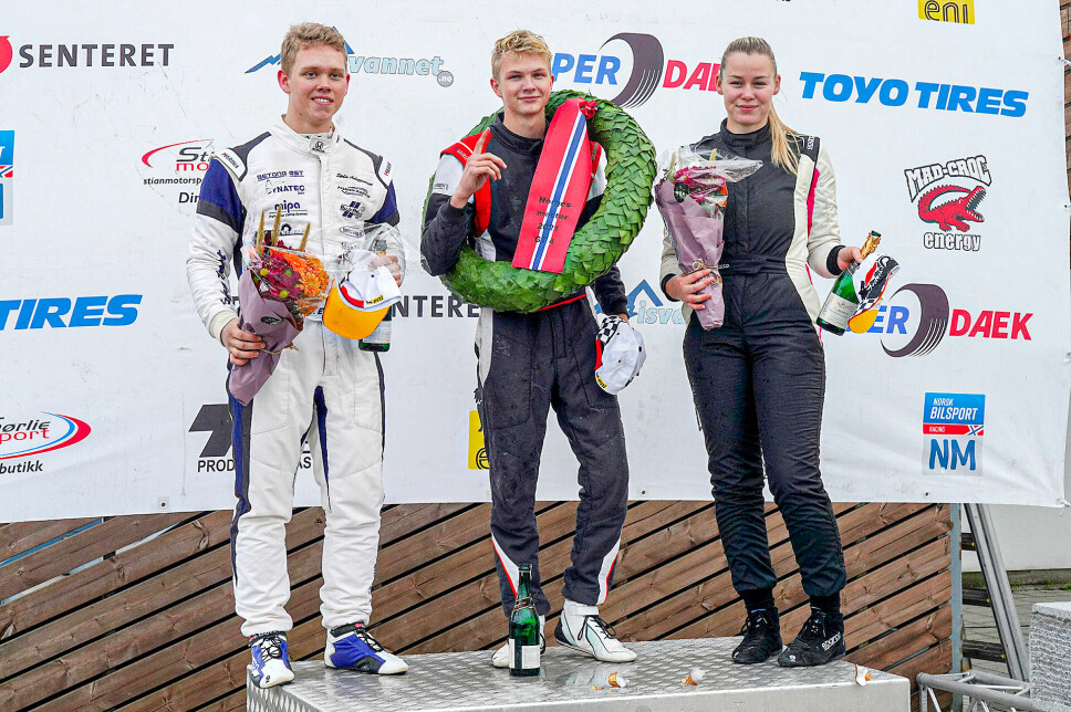 Didrik Esbjug, Marius Solberg Hansen og Anna Sand Skjærbekk utgjorde medaljevinnerne i GT4-klassen denne sesongen, og nå skal gutta på bildet ta den ett hakk videre.