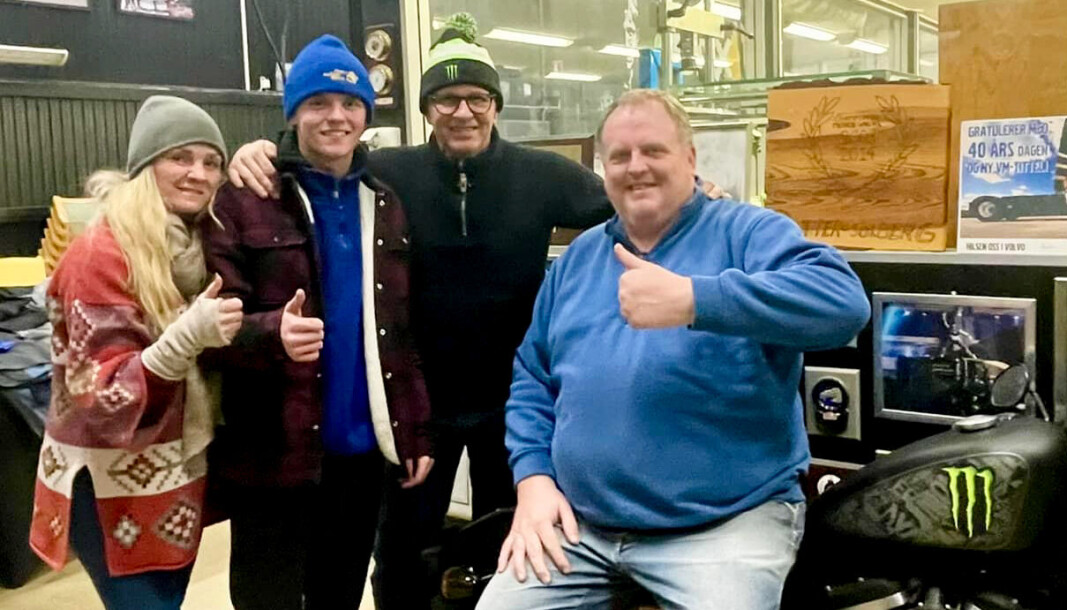 Pernilla, Oliver og Petter Solberg, sammen med Viktor Nilsen, under garasjesalget i Torsby tidligere i vinter. Pernilla, Oliver og Petter Solberg, sammen med Viktor Nilsen, under garasjesalget i Torsby tidligere i vinter.