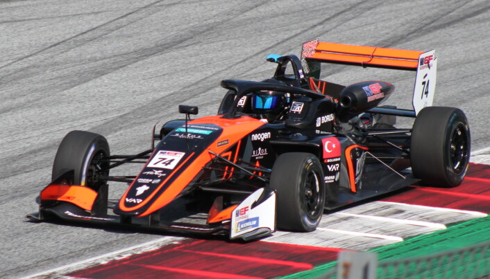 Cem Bolukbasi under Euroformula Open i fjor. Cem Bolukbasi under Euroformula Open i fjor.