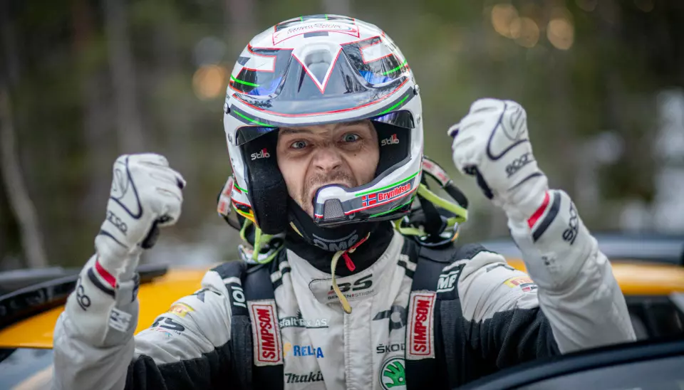 Eyvind Brynildsen jublet for totalseier i Sigdalsrally i starten av sesongen. Nå kan han også juble for nok en sjanse i Rally-VM, atter en gang uten å måtte betale for det selv.