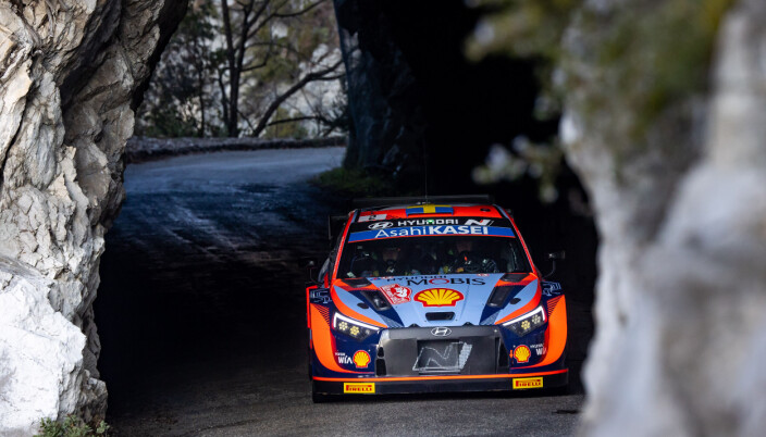 Oliver Solberg åpnet sist blant Rally1-bilene på shakedown, uten at det har noen betydning for selve løpet. Oliver Solberg åpnet sist blant Rally1-bilene på shakedown, uten at det har noen betydning for selve løpet.