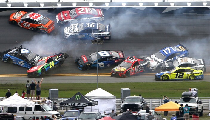 En «big one» tidlig i fjorårets utgave av Daytona 500. En «big one» tidlig i fjorårets utgave av Daytona 500.