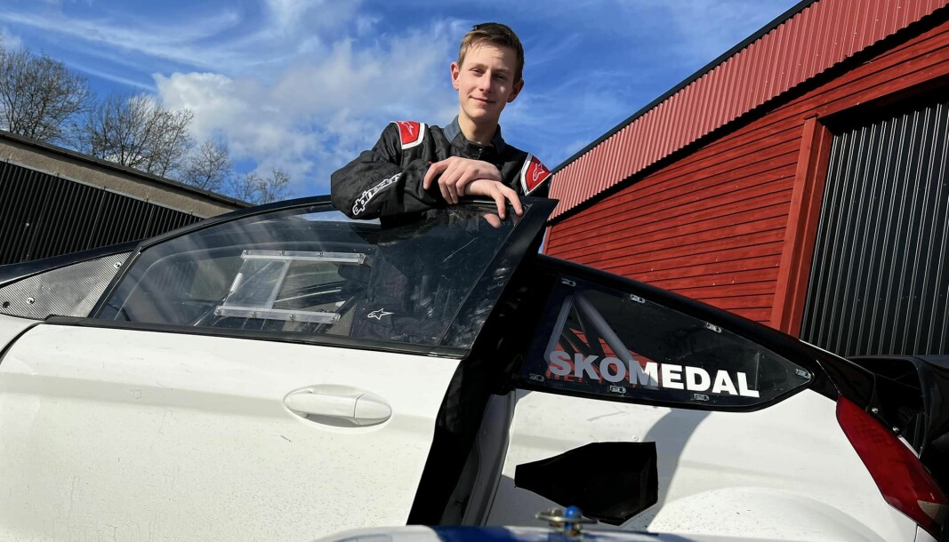 Markus Skomedal fra Kristiansand hopper over to naturlige ledd på stigen i norsk rallycross og blir en av årets aller yngste førere på startstreken i Rallycross-NM.