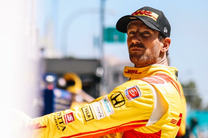 Romain Grosjean hadde all grunn til å være fornøyd etter andreplassen i kveldens løp på Long Beach. Romain Grosjean hadde all grunn til å være fornøyd etter andreplassen i kveldens løp på Long Beach.
