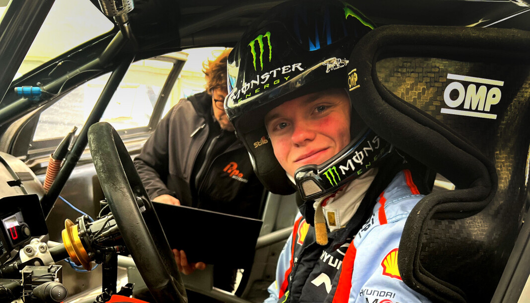 Oliver Solberg har ikke satset på rallycross aktivt siden han etablerte seg som rallyfører. Nå er han tilbake på banen igjen. Oliver Solberg har ikke satset på rallycross aktivt siden han etablerte seg som rallyfører. Nå er han tilbake på banen igjen.