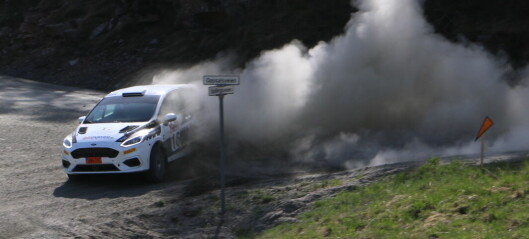 Isak innrømmer at Rally4-bilen gir en enorm fordel på skogen