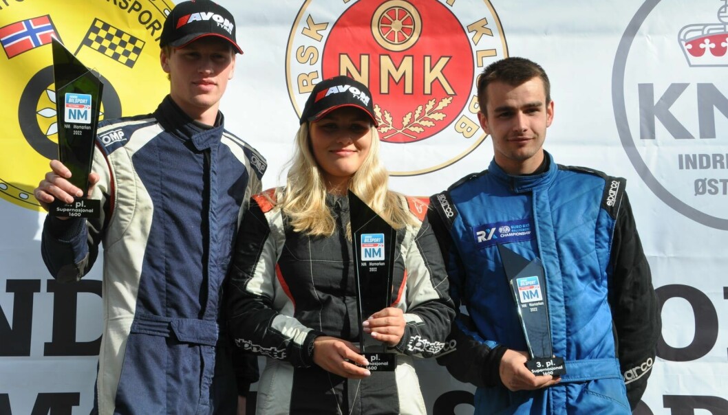 Andrine Rafoss sørget for å bli den første kvinnen på 24 år til å vinne en NM-runde i rallycross sist helg, her flankert av Mats W. Martinsen og Per Magne Svardal.