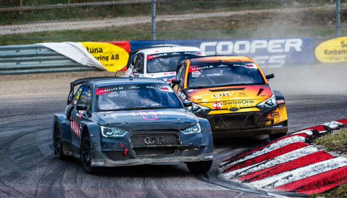 Ole Christian Veiby imponerte i rallycrosscomebacket med en fjerdeplass, og holdt VM-førere som Niclas Grönholm og Mattias Ekström bak seg. Ole Christian Veiby imponerte i rallycrosscomebacket med en fjerdeplass, og holdt VM-førere som Niclas Grönholm og Mattias Ekström bak seg.