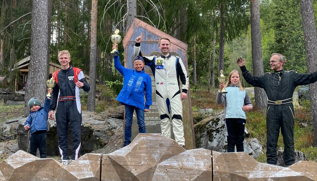 Espen Isaksætre var én av fem førere som vant klassen sin både lørdag og søndag under de to første NM-rundene i bakkeløp ved Hunderfossen. Her flankert av Marius Solberg Hansen og Svein G. Nielsen fra Supernasjonal klasse 1.