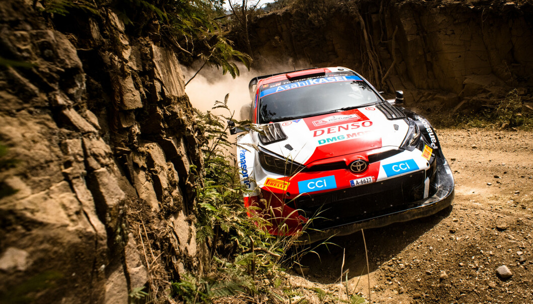 Sebastien Ogier kjører sitt andre løp for sesongen i ett av sine planlagte innhopp sammen med Toyota. Det gikk dessverre skeis på den syvende etappen. Sebastien Ogier kjører sitt andre løp for sesongen i ett av sine planlagte innhopp sammen med Toyota. Det gikk dessverre skeis på den syvende etappen.