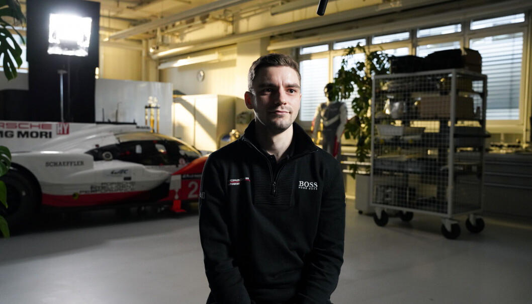 Tommy Østgaard er den eneste nordmannen som holder på med simracing profesjonelt. Tommy Østgaard er den eneste nordmannen som holder på med simracing profesjonelt.