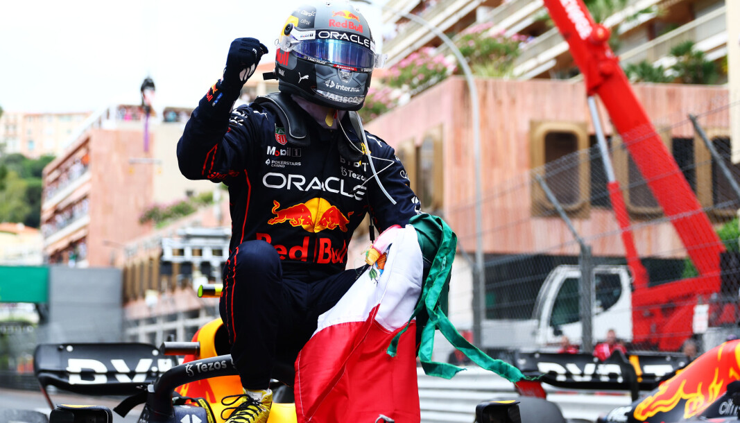 Det var det mexicanske flagget som vaiet høyst under seiersseremonien etter årets Monaco Grand Prix. Sergio Perez kjørte et eksemplarisk løp etter at Ferrari bommet på strategien. Det var det mexicanske flagget som vaiet høyst under seiersseremonien etter årets Monaco Grand Prix. Sergio Perez kjørte et eksemplarisk løp etter at Ferrari bommet på strategien.
