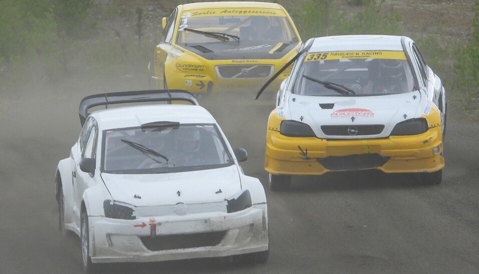 Gustav Holter-Hovind (hvit Volkswagen) stod kanskje for kanskje den mest imponerende prestasjonen i Supernasjonal klasse 3 ved å kjøre seg opp fra C-finale til en pallplass i A-finalen. Her i duell med Jim Roar Johansen i Opel og Kenneth Hansen i Volvo.