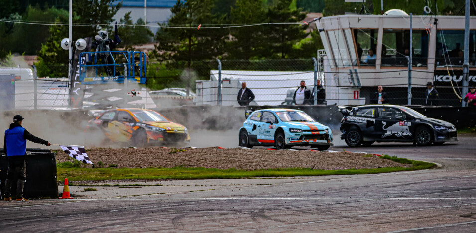 Her mente dommerne at Thomas Bryntesson hadde brutt reglementet da han traff bakenden på Johan Kristofferssons allerede skadede bil. Etter at han fikk forklart seg så fikk han tilbake seieren.