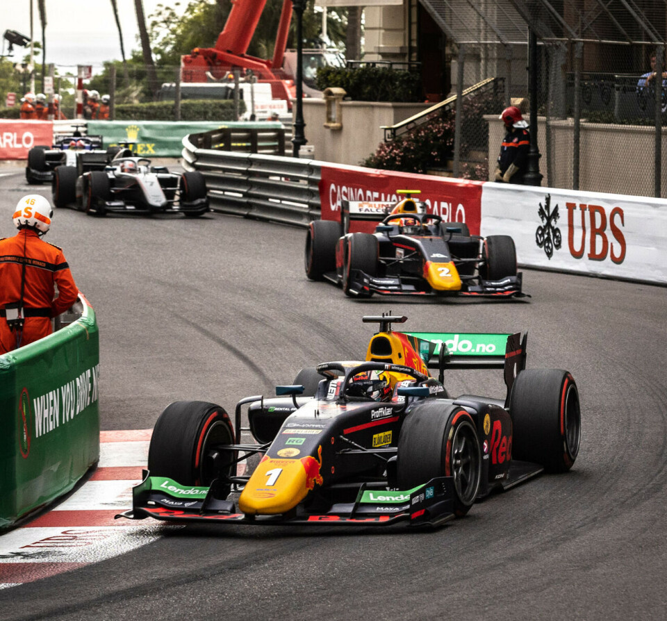 Dennis Hauger i aksjon i Monaco, hvor han tok sin første Formel 2-seier.