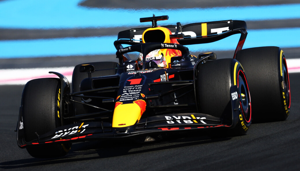 En dominant seier for Max Verstappen etter at mesterskapsrival, Charles Leclerc gjorde en stor tabbe som kostet han sjansen til å kjempe om seieren. En dominant seier for Max Verstappen etter at mesterskapsrival, Charles Leclerc gjorde en stor tabbe som kostet han sjansen til å kjempe om seieren.