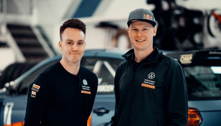 Ole Christian Veiby og Johan Kristoffersson, her foran rallyvarianten av deres Volkswagen Polo R5, som danner grunnlaget for årets VM-biler i rallycross med den elektriske drivlinja fra Kreisel. ´