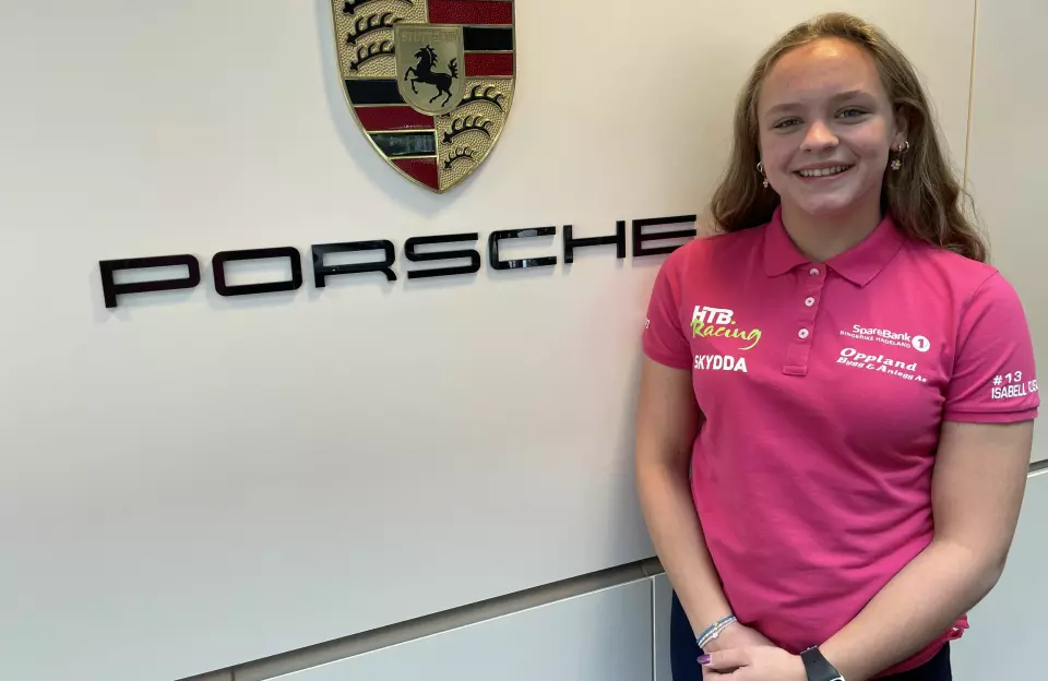 Isabell Rustad får støtte blant annet av Porsche Norge selv når hun får vise seg fram på en litt større arena en ordinært norgesmesterskap i baneracing.