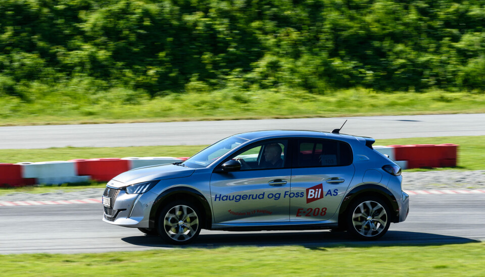 Jan Petter Haugland er definitivt som en autoslalåm-ekspert å regne, og tok hjem gullet i sin elektriske Peugeot e-208.
