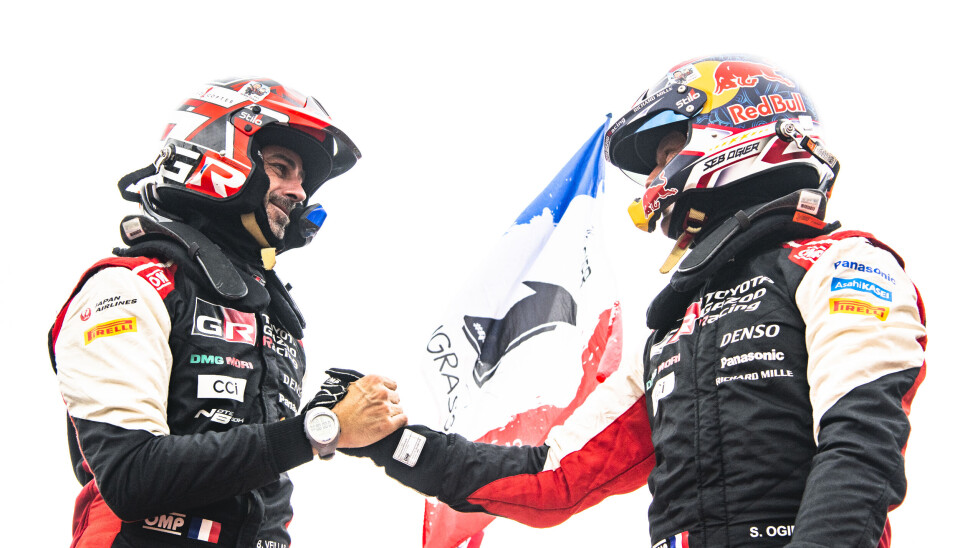 Benjamin Veillas (til venstre) tok sin første VM-seier som kartleser. For fører Sebastien Ogier var dette hans 55. seier, men riktig nok den første for sesongen og første siden Rally Monza i fjor høst.