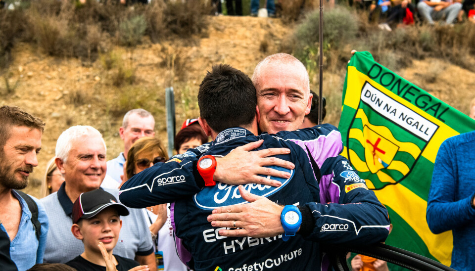 Kartleser Paul Nagle takkes av fører Craig Breen, og ble også møtt med jubel og stor støtte etter målgang på Power Stage.