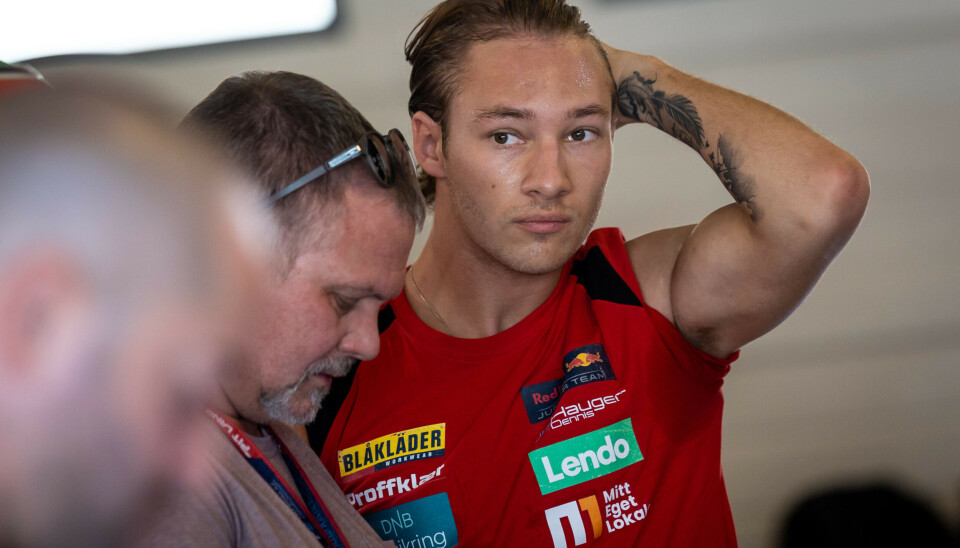 Dennis Hauger fra Abu Dhabi denne helgen, her sammen med faren Tom Erik Hauger.