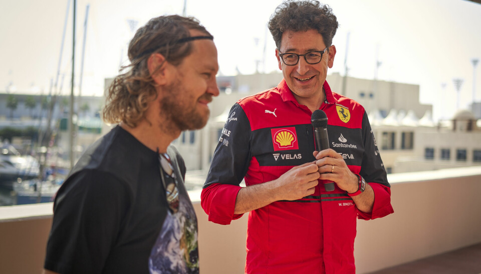 Mattia Binotto fikk gleden av å være Sebastian Vettels teamsjef i to sesonger, 2019 og 2020. Her takker han Vettel av for sin karriere i forkant av finaleløpet i Abu Dhabi tidligere denne måneden.