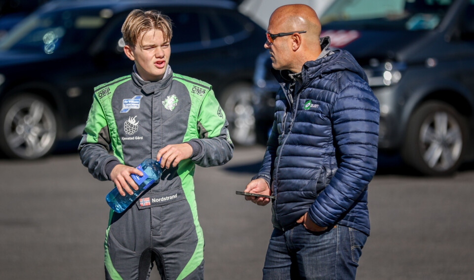 Karl Peder Nordstrand sammen med sportssjef i EVEN Management, Roy Snellingen. I disse dager planlegges neste års satsing for unggutten.