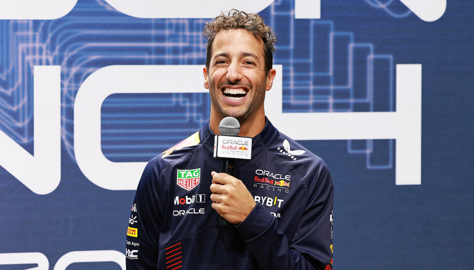 Daniel Ricciardo som alltid smilende, her fra Red Bulls lansering av RB19 i New York.