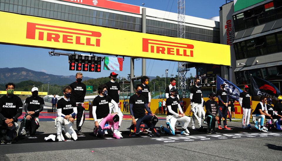Formel 1-førerne protesterer mot rasisme.