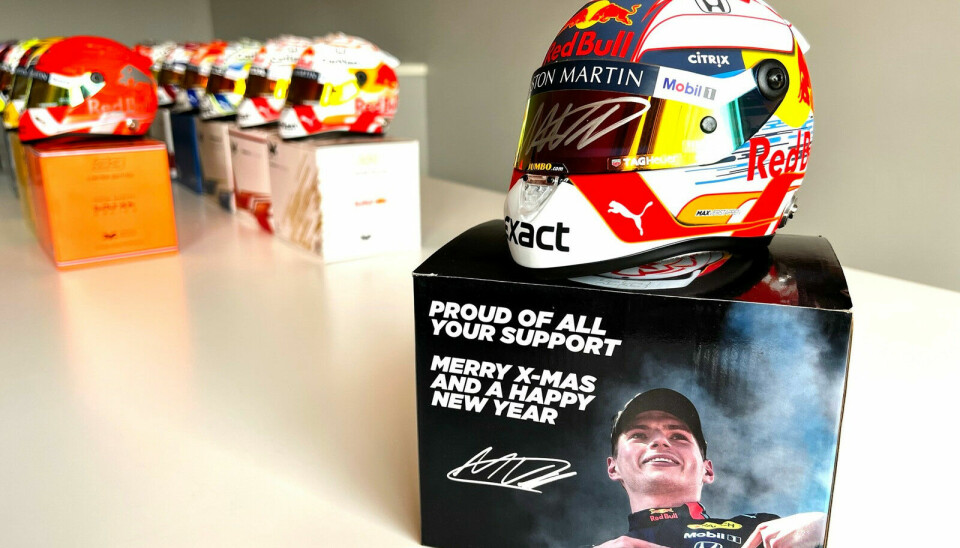 Denne hjelmen er det i utgangspunktet kun Red Bull-ansatte fra 2019 som har fått tildelt, signert av Verstappen selv. Den har Marius Aarre klart å få tak i fra en tidligere ansatt.