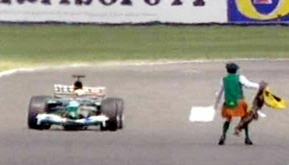 En av de mest bisarre hendelsene gjennom Formel 1-historien involverte en vandrende prest langs Grand Prix-løpet på Silverstone i 2003.