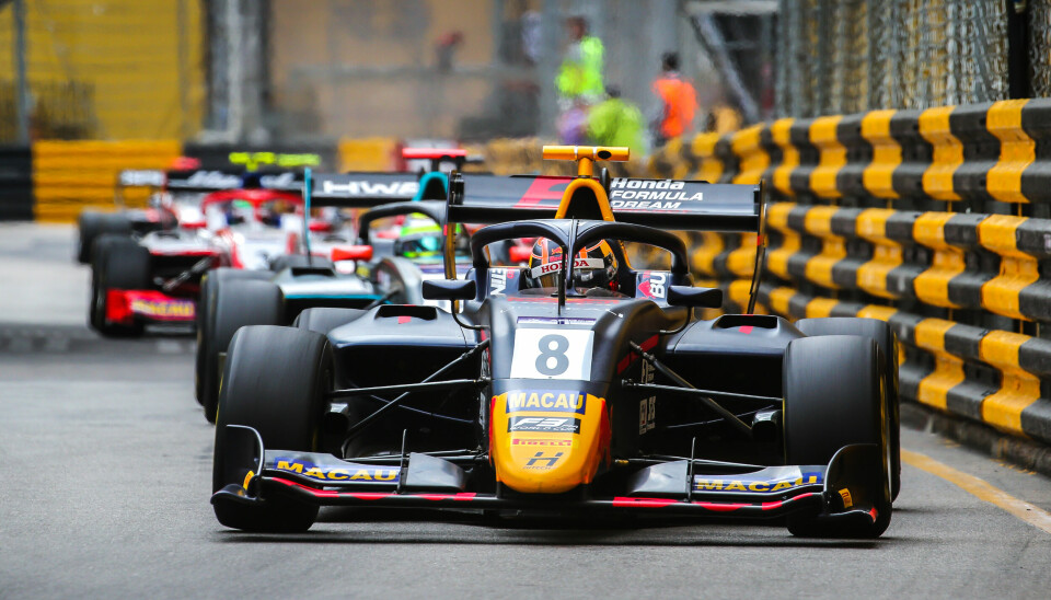 Yuki Tsunoda under siste utgave av Formel 3-løpet rundt gatene i Macau.