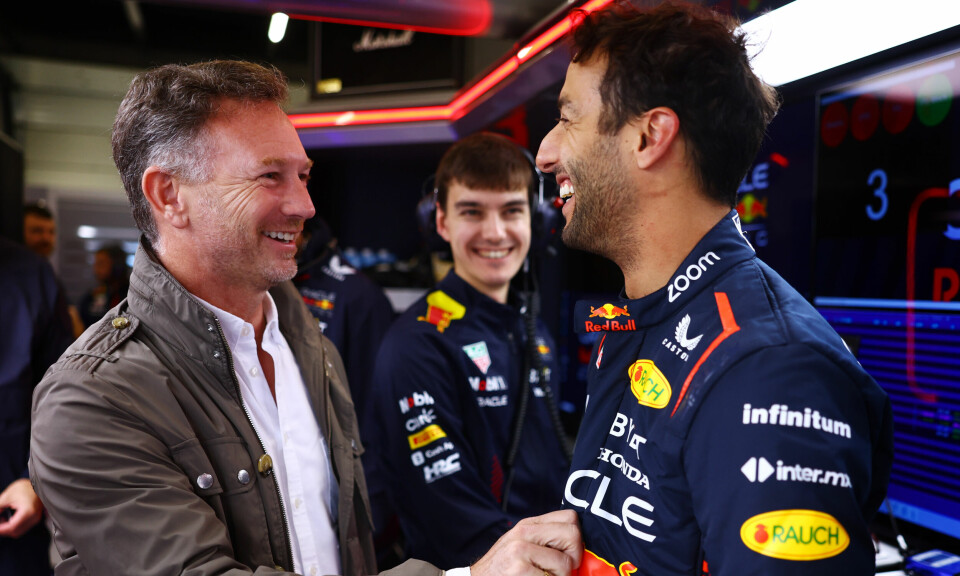 Christian Horner og Daniel Ricciardo trives under dekktestingen denne uken. Nå er det kjent at Ricciardo kommer tilbake som Formel 1-sjåfør.
