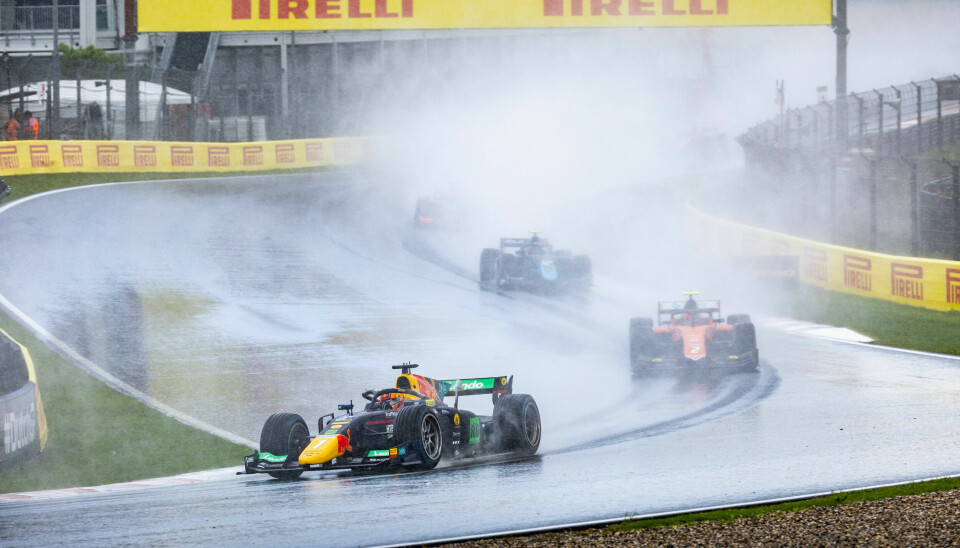 Kjøreforholdene var svært krevende for Dennis Hauger og resten av Formel 2-førerne lørdag.