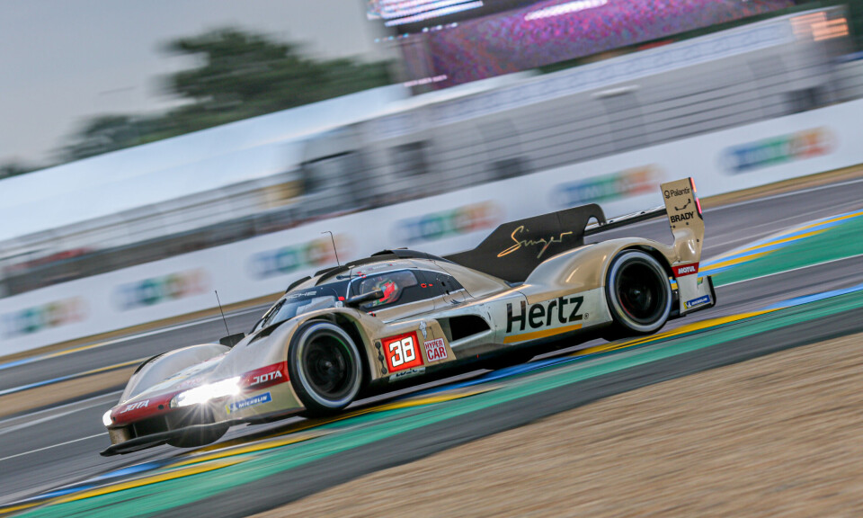 Jota-teamets bil i aksjon under fjorårets løp. I år kommer teamets bil #12 til Le Mans rett fra seier på Spa.