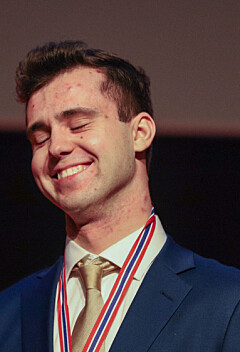 Her får Petter vite at han skal få kjøre R5-bil