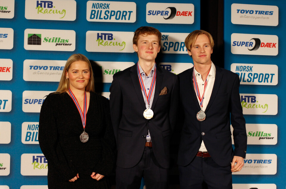 Norgesmester i klasse 1 supernasjonal t.o.m. ccm 1600 Jens Hvaal flankert av sølvvinner Andrine Rafoss og bronsevinner Mats W. Marthinsen.