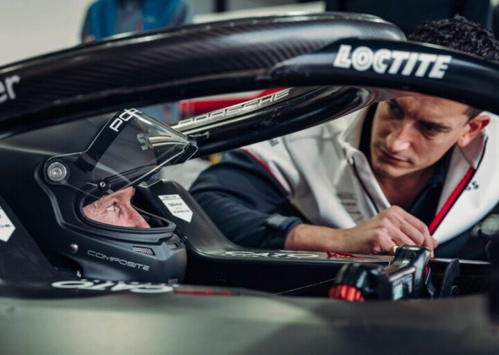Atle Gulbrandsen under teseting av Porsches andre generasjons Formel E-bil.