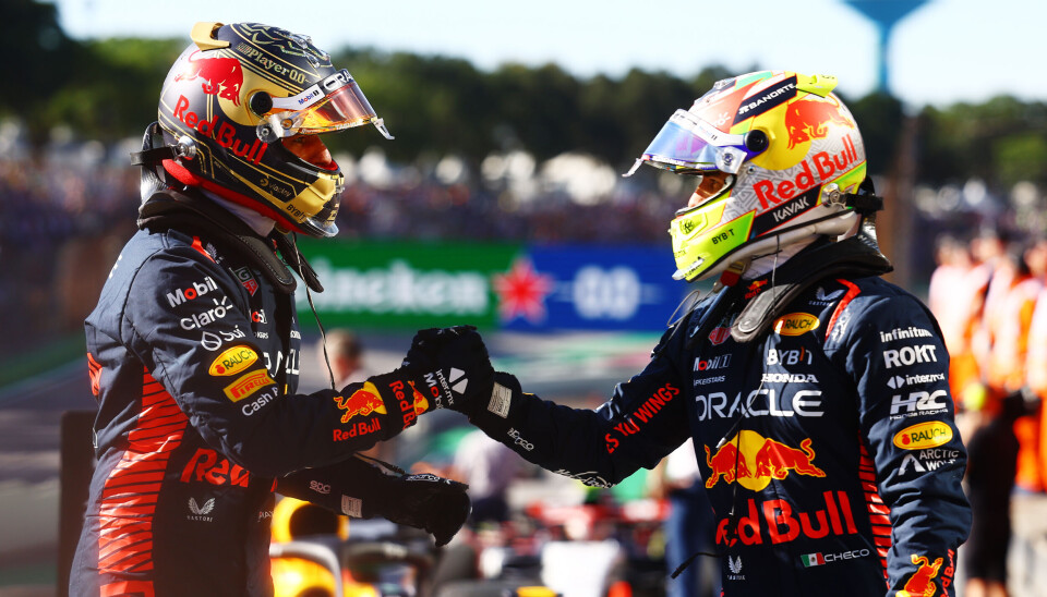Max Verstappen og Sergio Perez vant 21 av 22 løp i fjor. Den statistikken vil neppe gjentas i år, skal vi tro et par av de som har peiling på faget.