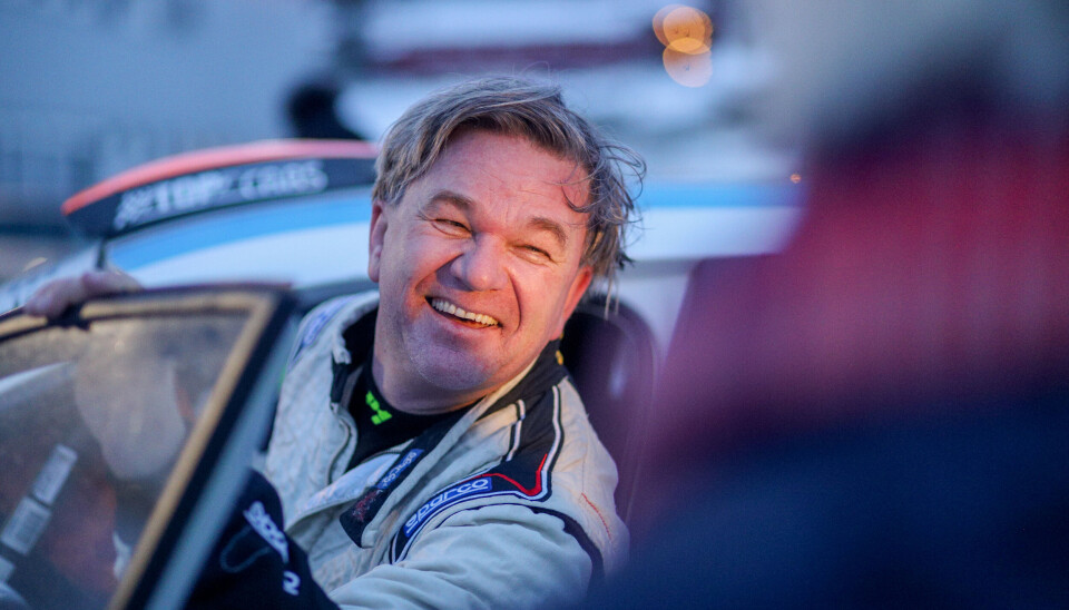 Henning Solberg, smørblid over å ha totalvunnet Rally Hadeland 2024. Det var første gang han var på toppen av seierspallen i en NM-runde siden Rally Norway 2006.