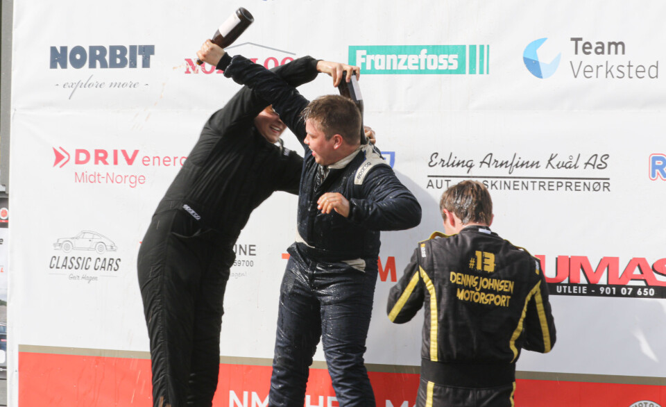 Det sto ikke på feiringen blant rallycross-juniorene, med Markus Røsrud, Henrik Tandberg Håkonsen og Dennis Johnsen på seierspallen.