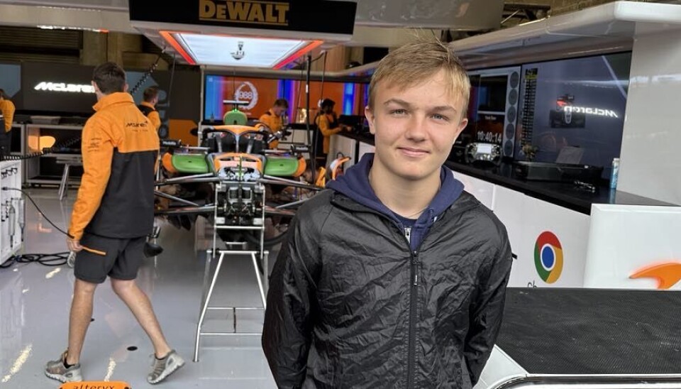 Martinius Stenshorne, her foran nettopp McLarens Formel 1-garasje da vi møtte ham under fjorårets Belgia Grand Prix på Spa-Francorchamps.