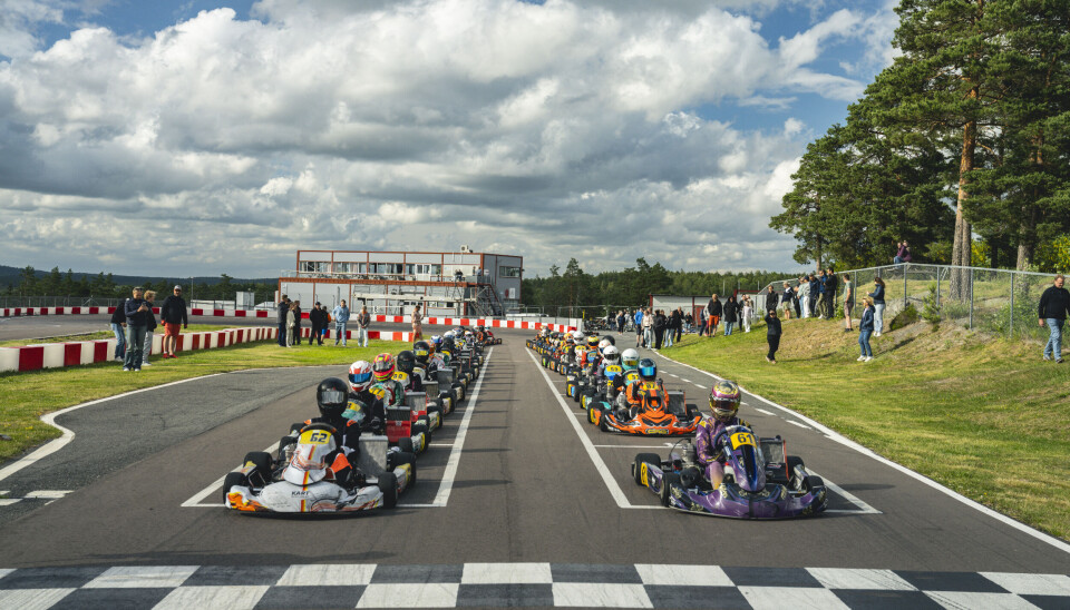 Allerde lørdag kveld ønsket ungdommene i gokartmiljøet å hedre den omkomne fra Håsken Grand Prix. Tre dager senere samlet 53 utøvere og karter seg på Varna-banen. Men plass nummer fire på griden ble stående når den avbrutte finalens gjenstående runder skulle fullføres.