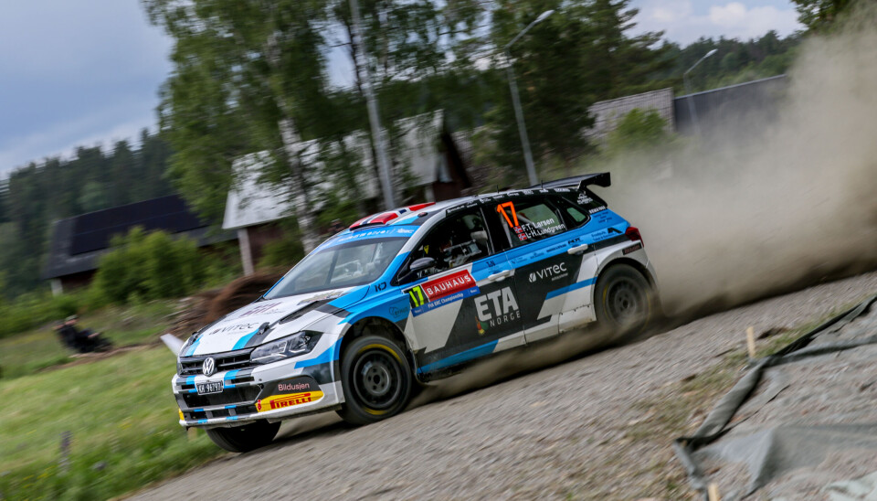Frank Tore Larsen har hatt to andretider på fredagens kjøring, men tapte terreng mot slutten av løpet. Men han er optimist etter vel gjennomført første dag av Royal Rally of Scandinavia.