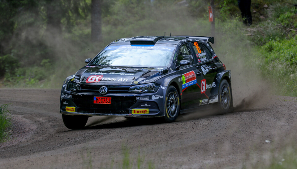 Denne bilen ble natt til mandag stjålet ved Stena-terminalen i Göteborg. Her i aksjon fra Royal Rally tidligere i sommer, med norske Eyvind Brynildsen bak rattet.