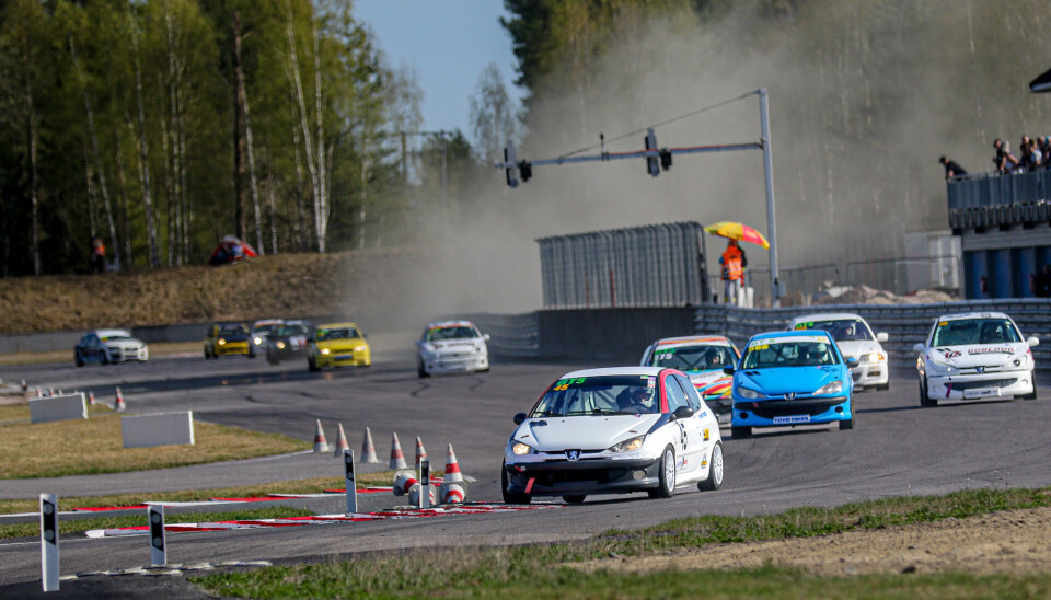 I sitt andre år fortsatte Steffen Hjelvik i rekrutteringskalssen GT5, for å sanke så mye racingerfaring som mulig. Men én dag er altså drømmen å ta steget ut i det store utland - i likhet med mange unge utøvere som holder seg aktive både i simulatoren og i virkeligheten.