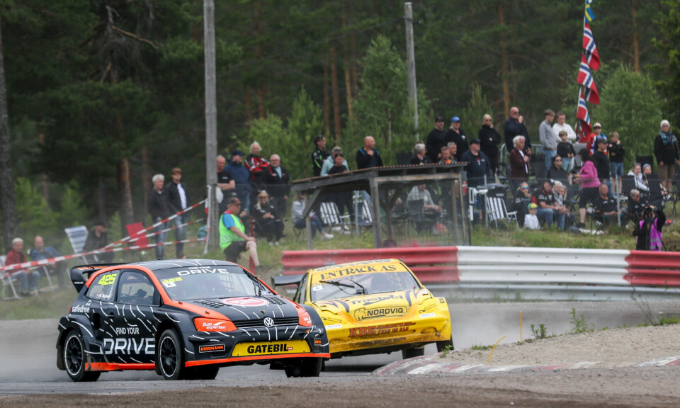 Marcus Myrseth jages av hjemmefører Herbjørn Haug på Finnskogbanen.