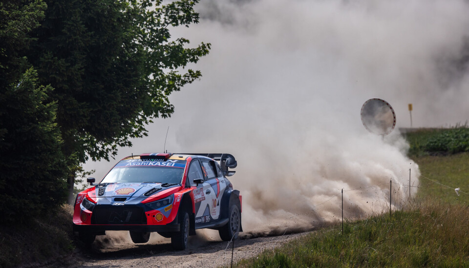 Det var ingen tvil om at Andreas Mikkelsen og kartleser Torstein Eriksen fant en bedre flyt på grusveiene i Polen enn i asfaltrundene tidligere i år.