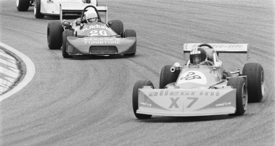 Per Engseths Formel 3-kjøring på Paul Ricard ble aldri dokumentert i stillbildeform. For å illustrere hvordan bilene så ut på den tiden viser vi her et bilde fra et Formel 3-løp på Zandvoort i 1977, samme år som Engseth testet i Frankrike.